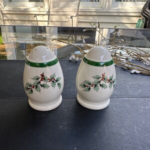 Spode Christmas Tree Holly Berry Salt & Pepper Shakers Set England Vintage